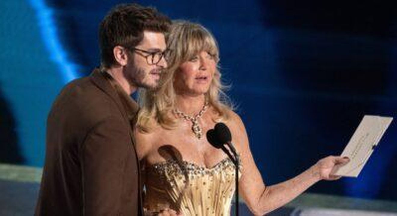 Aggiornamento_sulla_salute_di_Goldie_Hawn_agli_Oscar_2025_EKwh2e5zgl - Confidenze24 Source: Cover Images - - Goldie Hawn chiede ad Andrew Garfield di annunciare i nominati