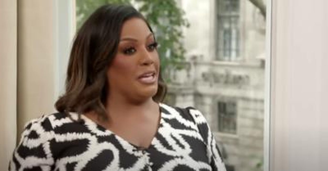 Alison_e_il_suo_percorso_di_perdita_di_peso_VynYCxj440 - Confidenze24 Source: ITV - - Alison Hammond durante un segmento di This Morning