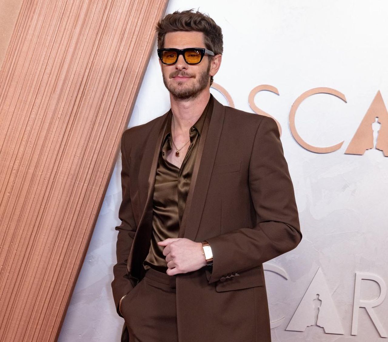 Andrew_Garfield_un_nuovo_look_e_una_nuova_attitudine_KtLjwqvauu - Confidenze24 Source: Avalon - - Andrew Garfield sul red carpet degli Oscar 2025