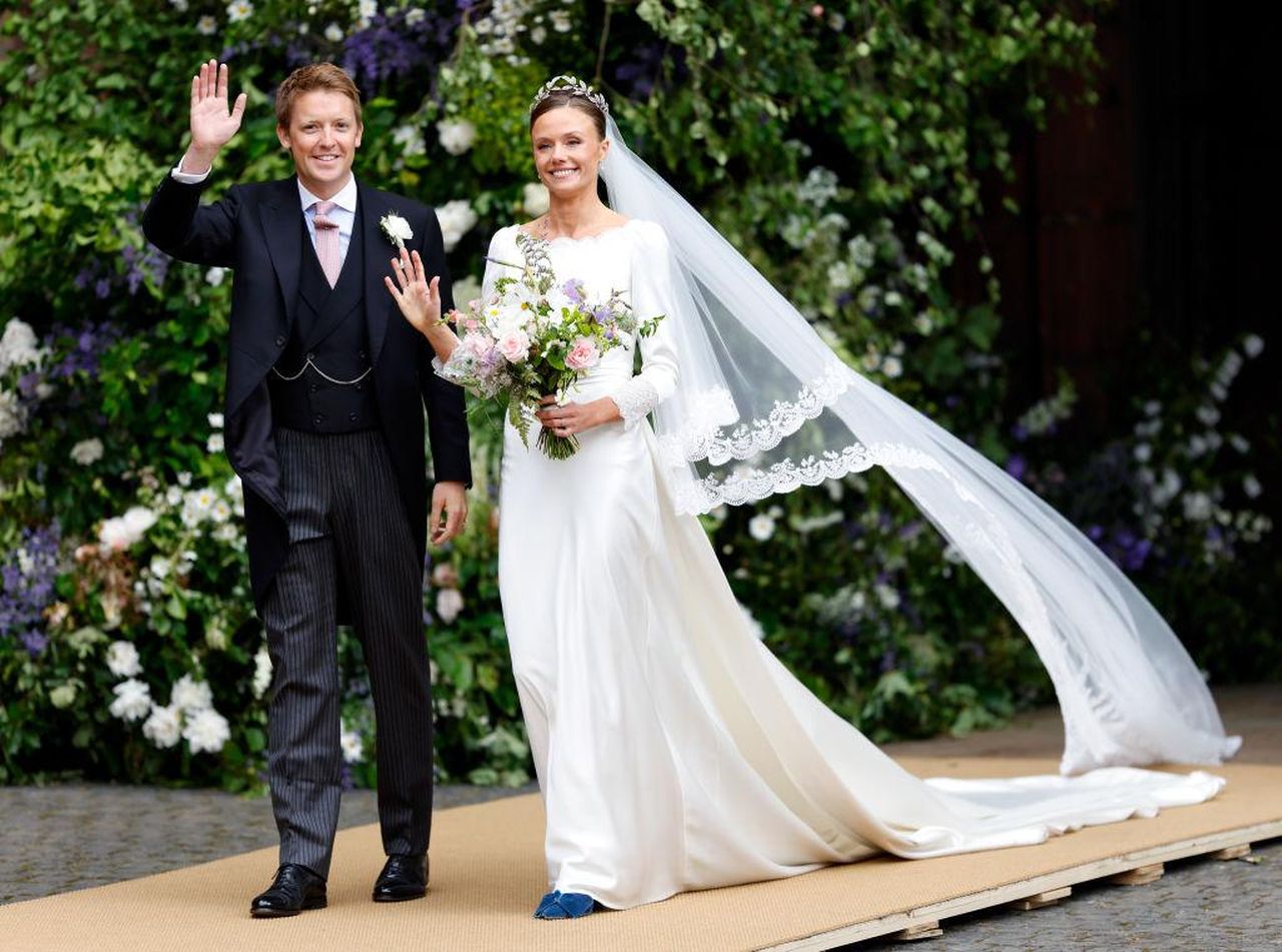Annuncio_della_gravidanza_della_Duchessa_di_Westminster_iAcZ7GLje1 - Confidenze24 Source: Max Mumby/Indigo/Getty Images - Getty Images - Hugh Grosvenor e Olivia Grosvenor lasciano la Cattedrale di Chester dopo il matrimonio