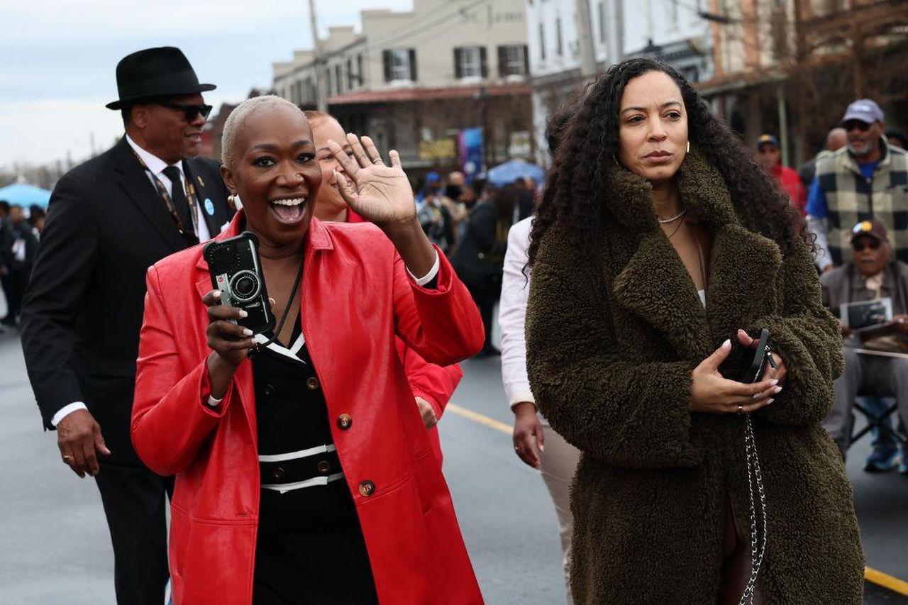 Bloody_Sunday_Maxine_Waters_Joy_Reid_e_Angela_Rye_partecipano_alla_marcia_dGEQkdgRN6 - Confidenze24 Source: Michael M. Santiago - Getty - 60th Anniversary Of Bloody Sunday March Commemorated In Selma, Alabama
