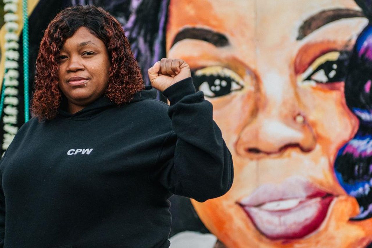 Breonna_Taylor_uccisa_dalla_polizia_del_Kentucky_5_anni_fa_madre_e_amici_ricordano_khtmwinQjV - Confidenze24 Source: Brandon Bell - Getty - Preparativi a Louisville per possibili disordini