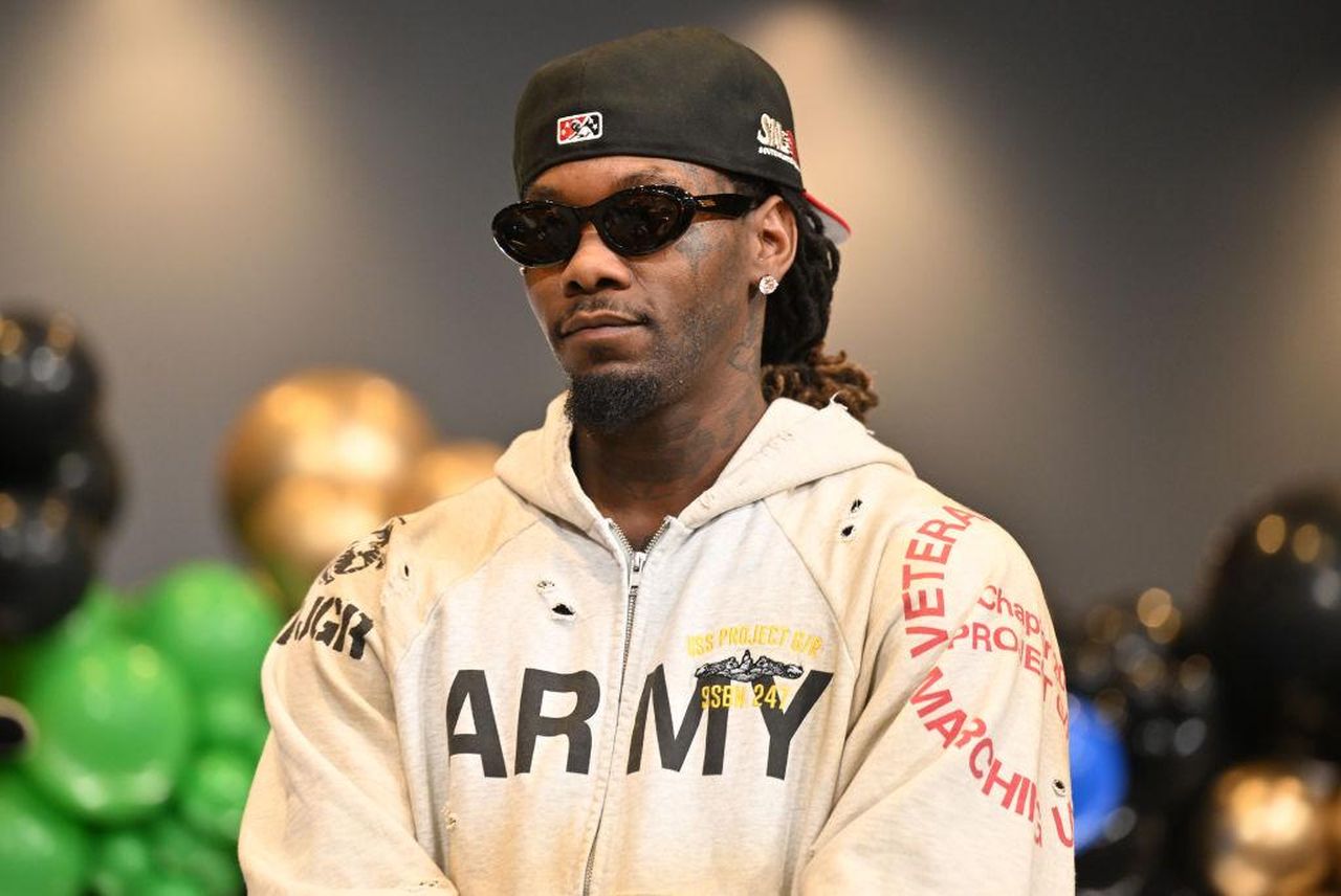 Bud_Brawl_Offset_Allegatamente_Colpisce_la_Sicurezza_al_Dispensario_di_Marijuana_OmXfShuT2H - Confidenze24 Source: Paras Griffin - Getty - Nouveau Bar & Grill Winter Wonderland Experience Holiday Toy Drive Con Offset