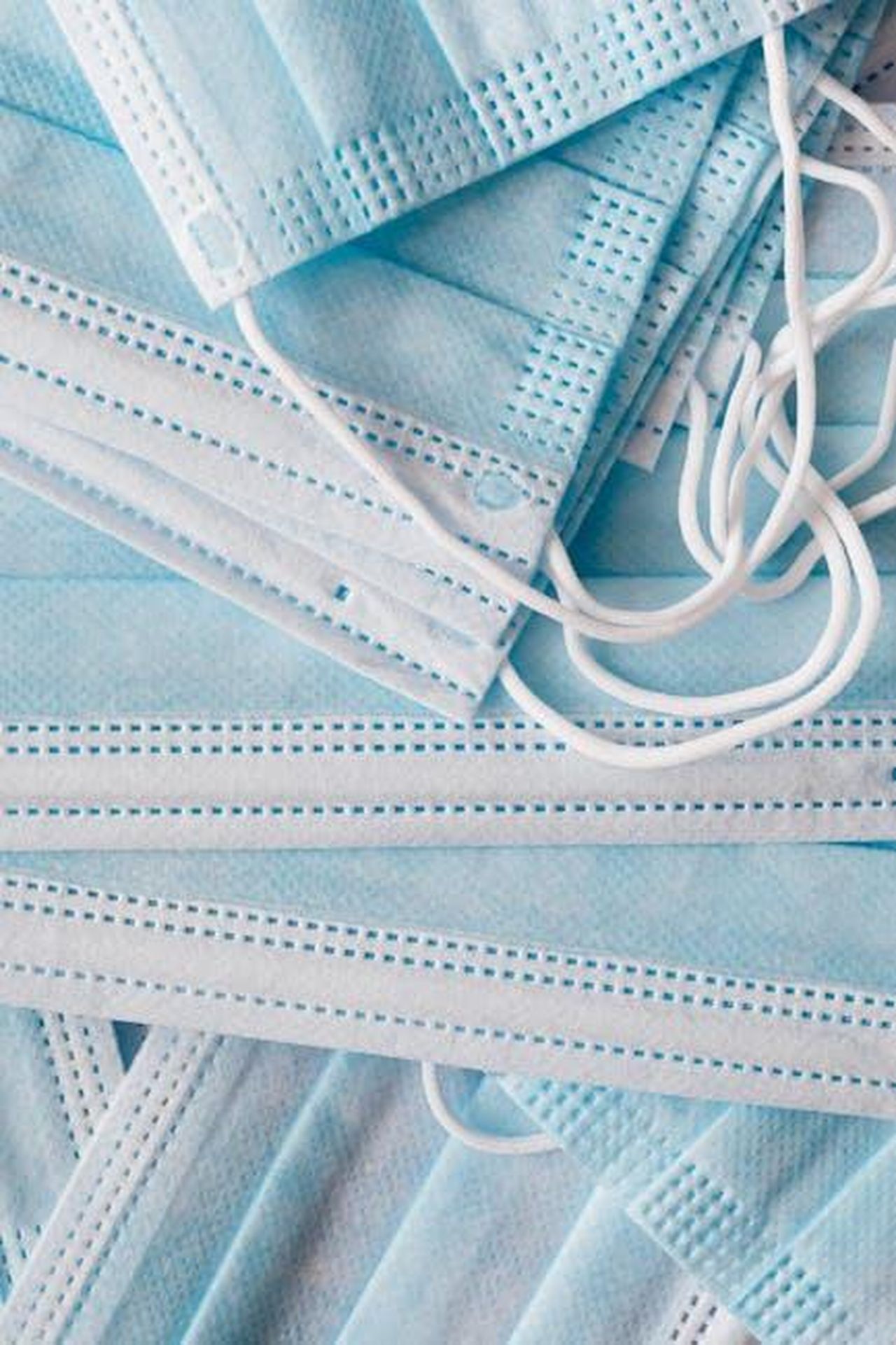 C_unepidemia_di_tubercolosi_in_corso_VC0RLGY6DC - Confidenze24 Source: Photo By: Kaboompics.com - pexels - Top view of one use light blue medical respiratory protective face masks placed on top of each other in disorder