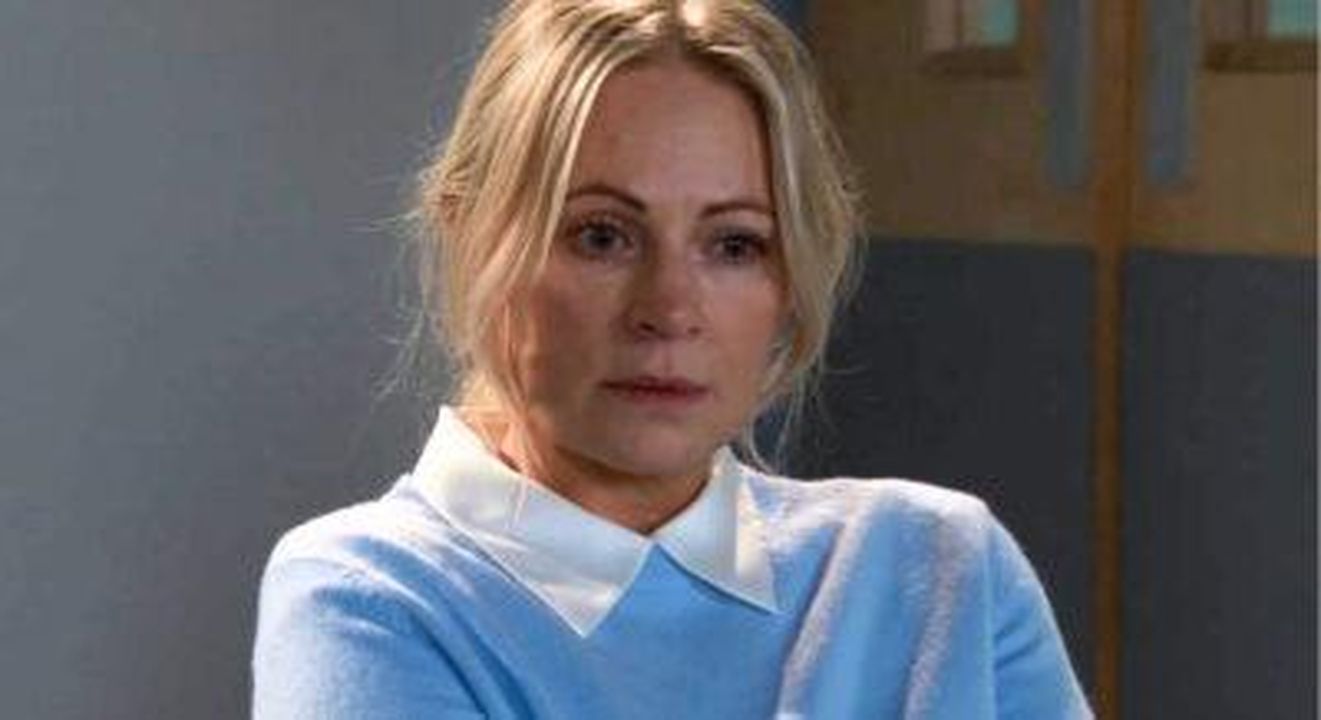 Carla_e_Lisa_affrontano_un_momento_difficile_in_Coronation_Street_IWT0MbZyPm - Confidenze24 Source: ITV - - Lisa ha dato priorità a Betsy
