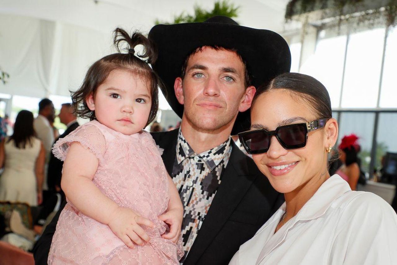 Cassie_e_Alex_Fine_aspettano_un_bambino_maschio_bAmmxYBjzz - Confidenze24 Source: Paul Morigi / Getty - Bossip - Alex Fine e Cassie Ventura al Preakness 147
