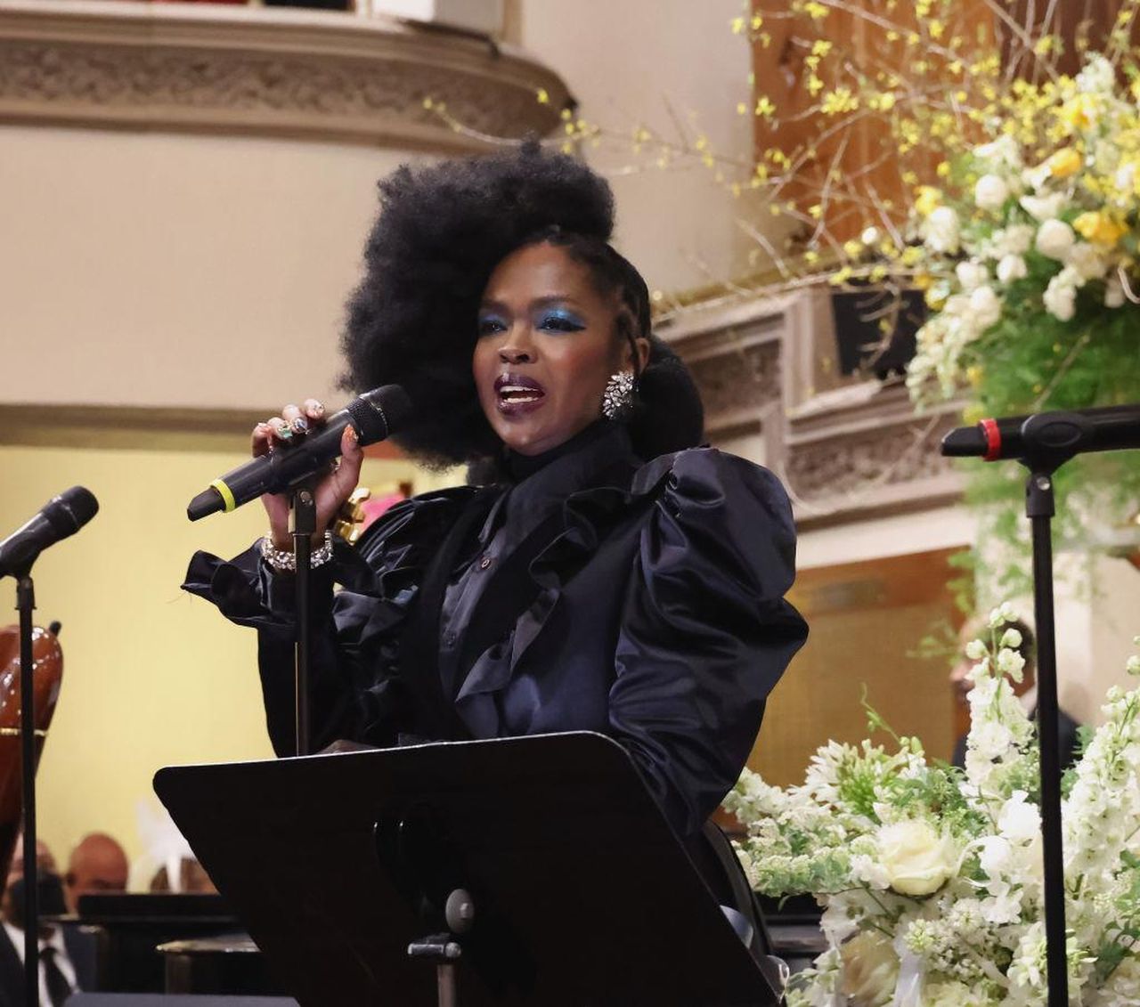 Celebrit_onorano_Roberta_Flack_al_suo_funerale_yYcGb1cjn6 - Confidenze24 Source: Johnny Nunez - Getty - Rev. Al Sharpton pronuncia l'elogio per Roberta Flack