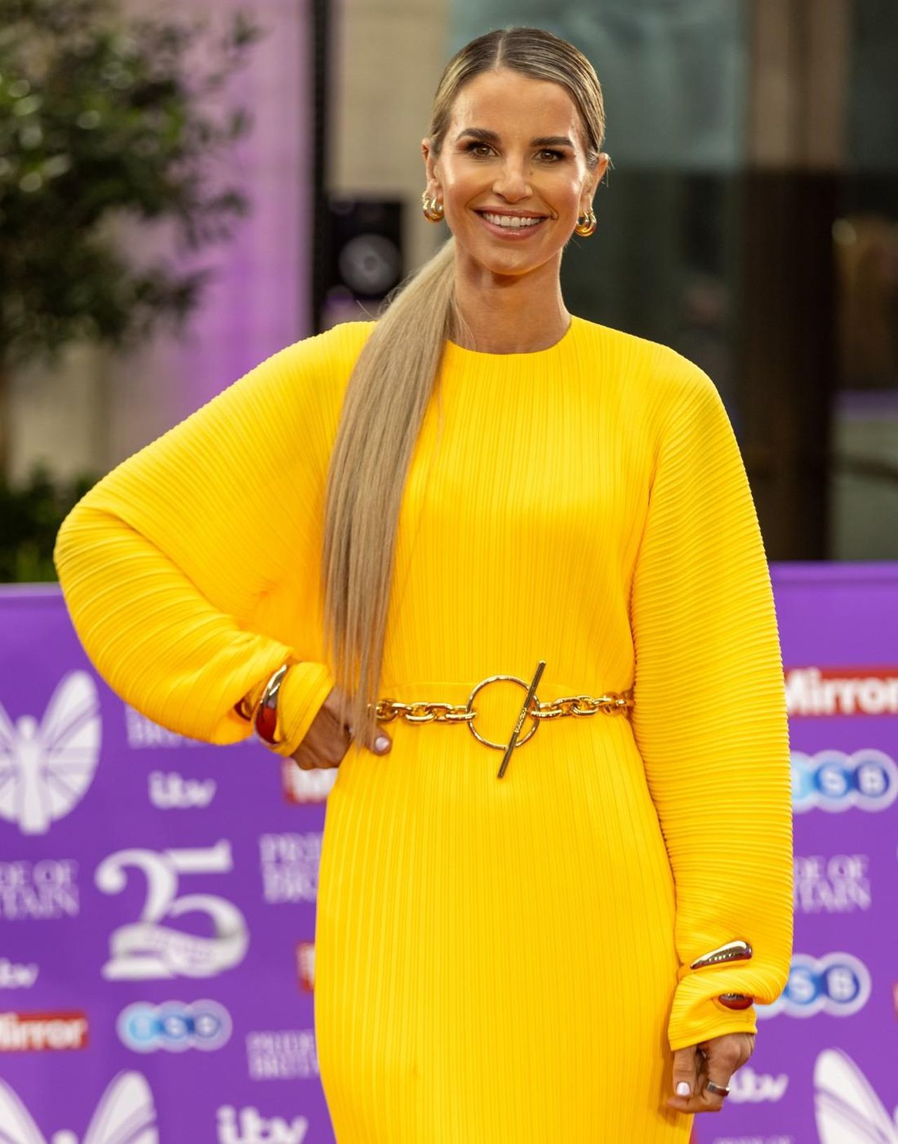 Chi__Vogue_Williams_e_il_suo_legame_con_la_famiglia_reale_eFn3OJOzlv - Confidenze24 Chi è Vogue Williams e il suo legame con la famiglia reale Vogue Williams