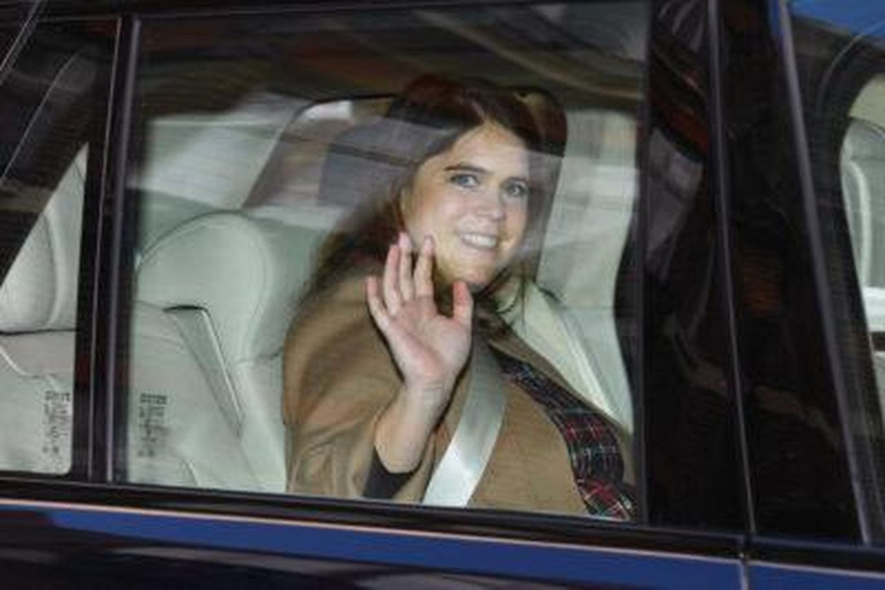 Chi_altro_ha_partorito_l_kaqtvgKmMx - Confidenze24 Source: SplashNews.com - - Principessa Eugenie sorridente