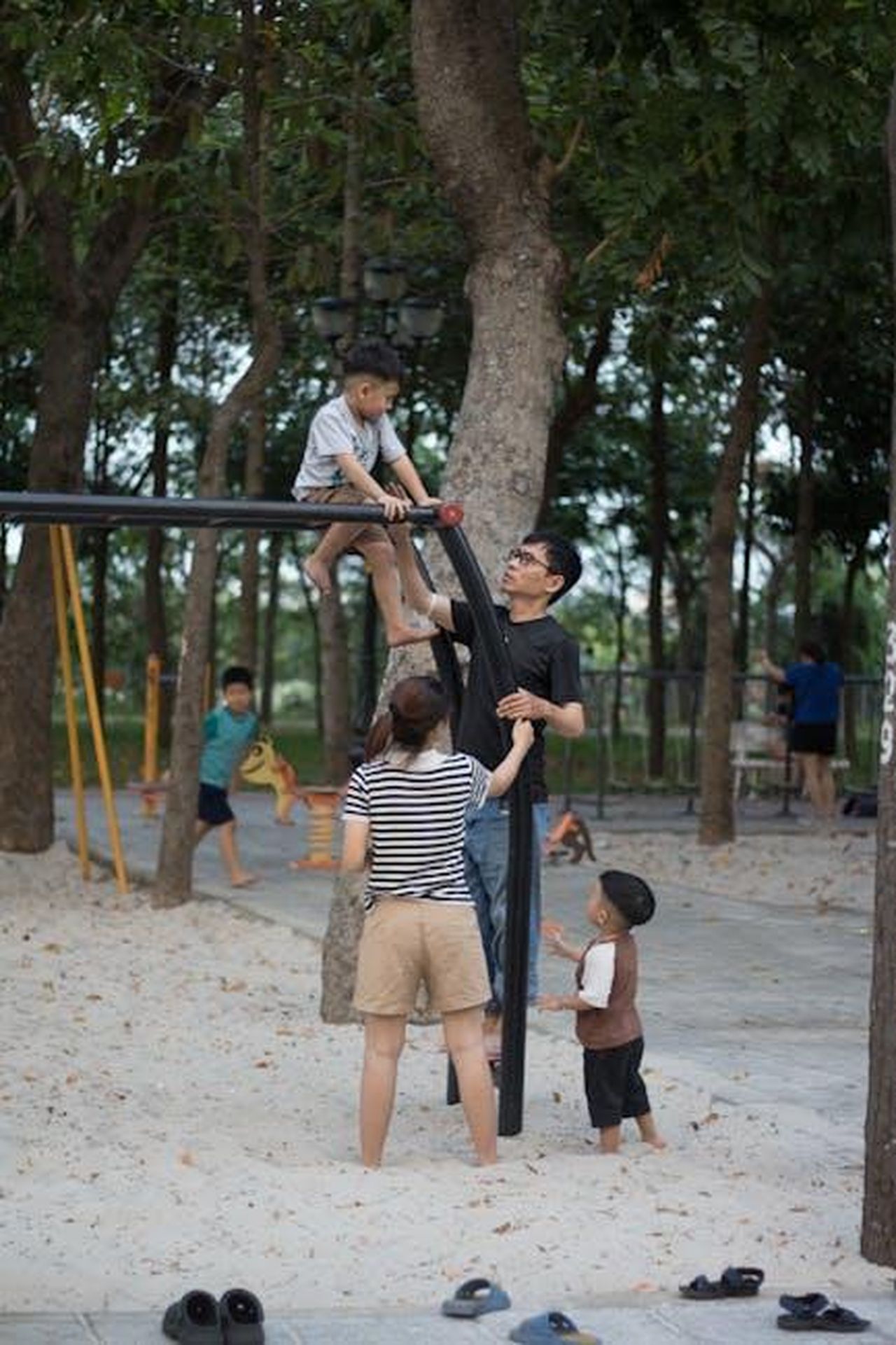 Chi_erano_i_genitori_di_Vicki_Fowler_sxj36X9QIw - Confidenze24 Source: Duy's House of Photo - pexels - The Playground