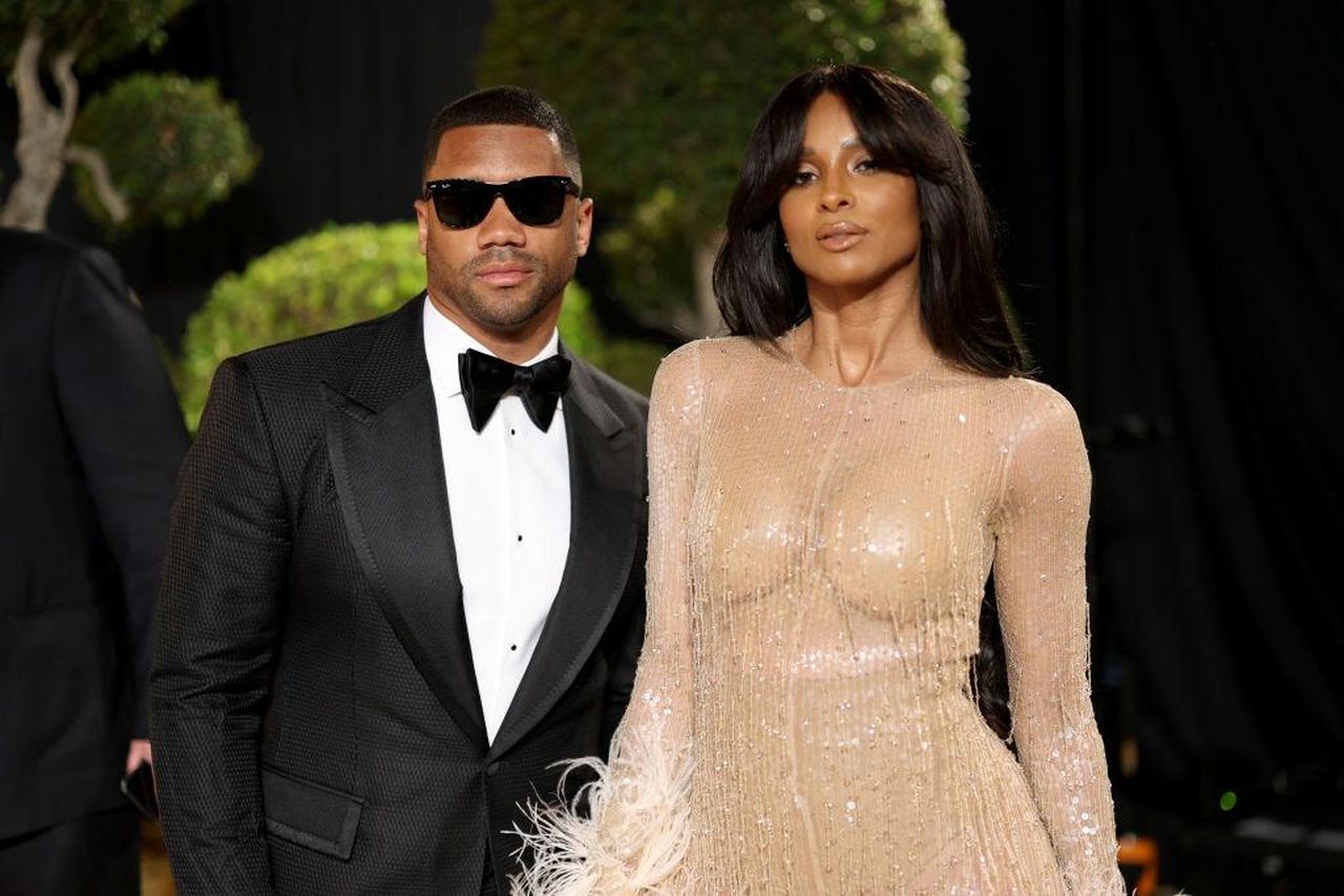 Ciara_mostra_le_sue_mosse_sexy_e_Russell_fa_una_proclamazione_yKBRFF1WvP - Confidenze24 Source: Cindy Ord/VF25 - Bossip - Ciara al Vanity Fair Oscar Party 2025