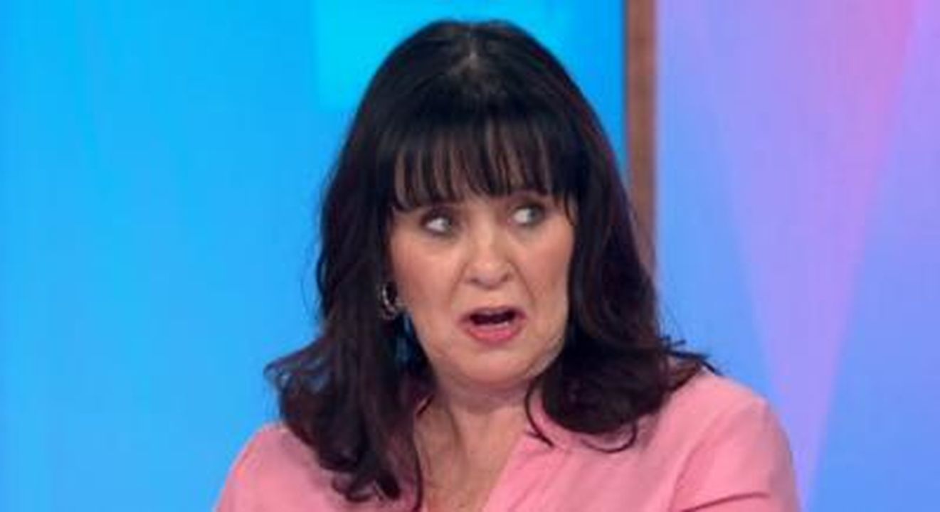 Coleen_Nolan_ricorda_un_incidente_spaventoso_su_Loose_Women_q8IGnPtHSo - Confidenze24 Source: ITV - - Coleen Nolan in un top rosa su Loose Women