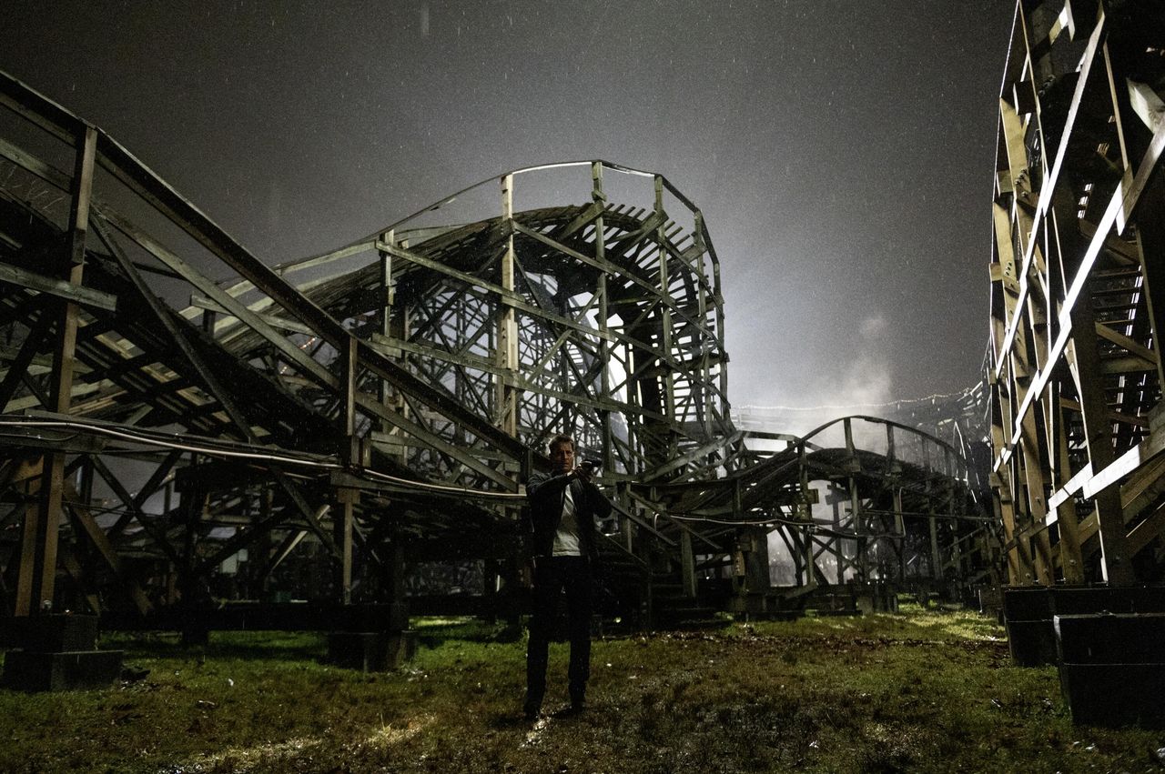 Colter_Shaw_in_un_parco_divertimenti_la_ricerca_di_risposte_tcnVq7AVHX - Confidenze24 Source: Sergei Bachlakov/CBS ©2024 CBS Broadcasting, Inc. All Rights Reserved. - CBS - Colter Shaw's Next Mystery Revealed for Tracker Season 2, Episode 12 Teaser