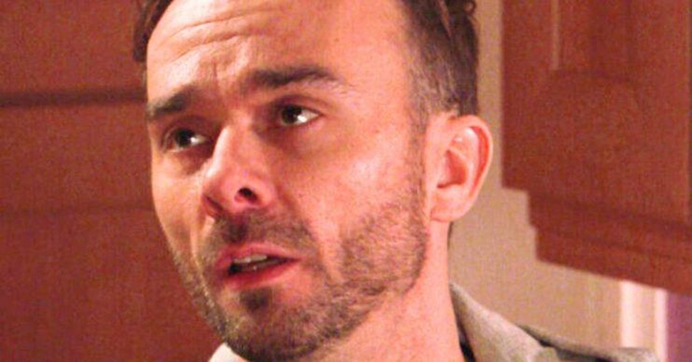 Coronation_Street_David_ferito_nellincidente_4UBybKAoSA - Confidenze24 Coronation Street: David ferito nell'incidente David in ospedale dopo l'incidente