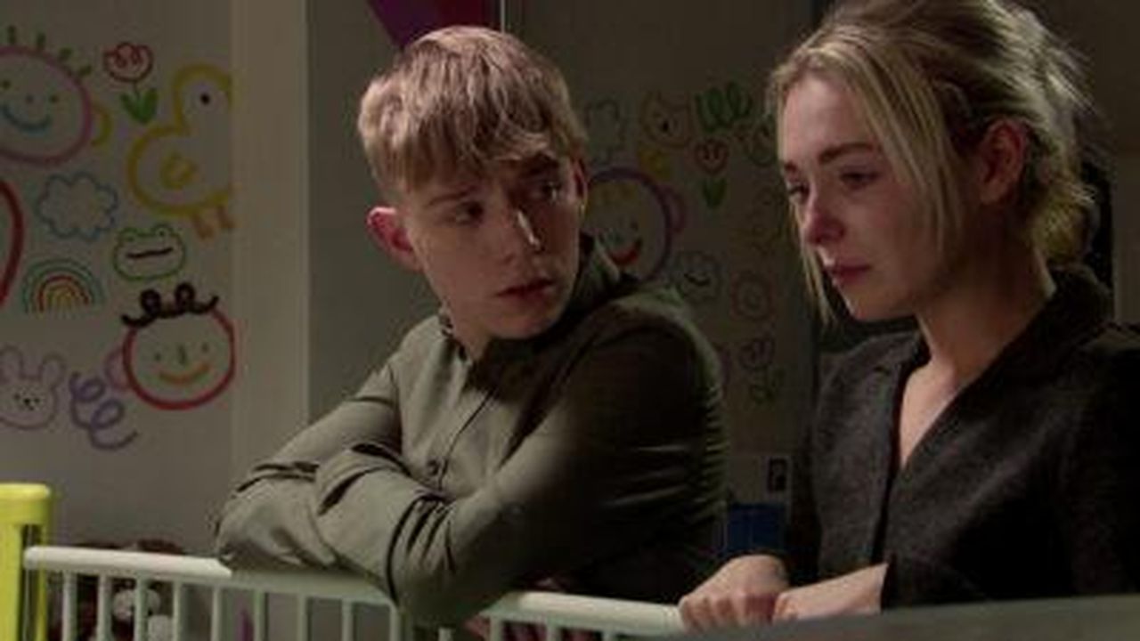 Coronation_Street_Max_Turner_condannato_a_sei_anni_e_mezzo_di_carcere_lZ0kyAnU9O - Confidenze24 Coronation Street: Max Turner condannato a sei anni e mezzo di carcere Paddy lascia il ruolo in Coronation Street