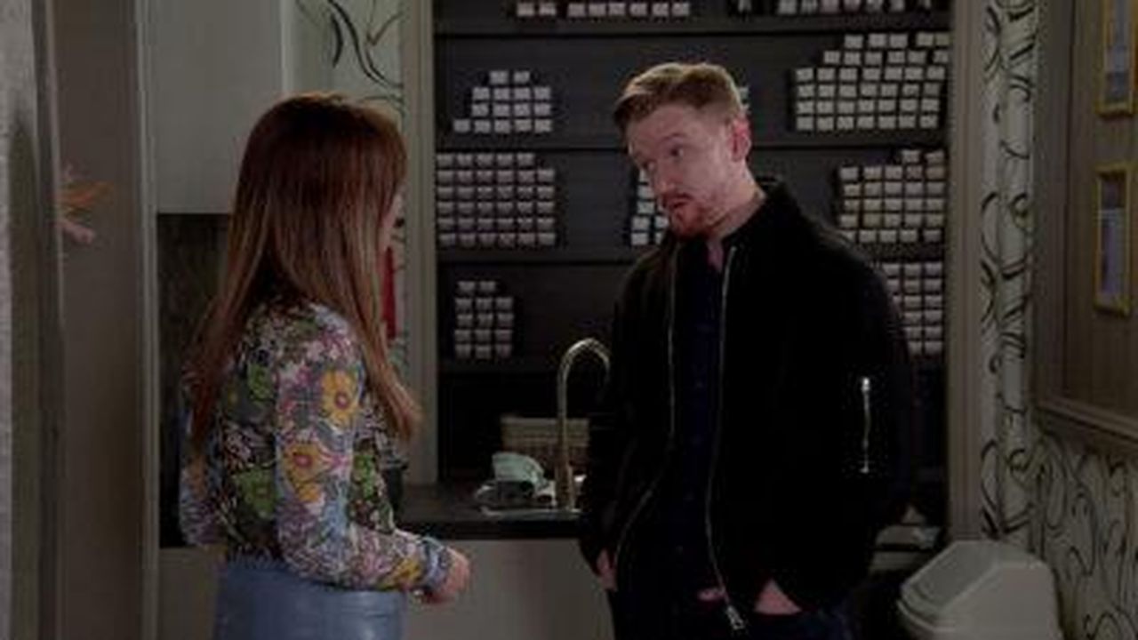 Coronation_Street_Trame_attuali_JdRx2zQdND - Confidenze24 Source: ITV - - Gary parla con Maria in Corrie