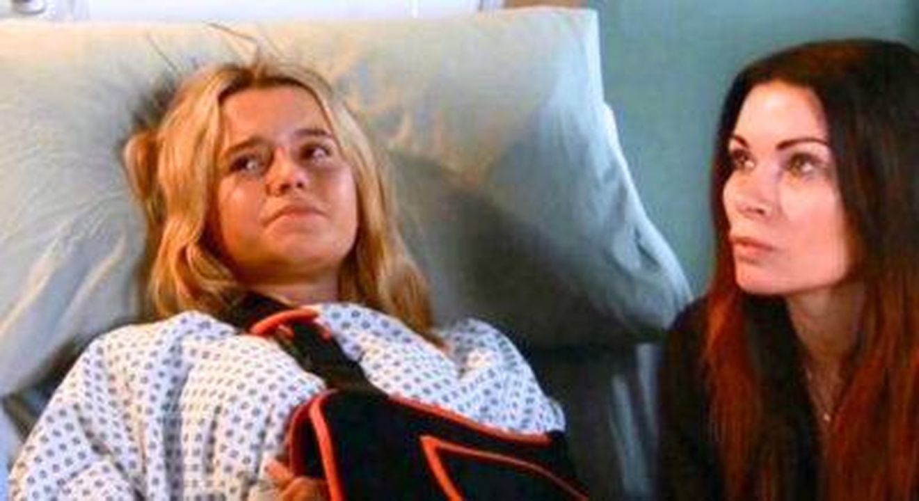 Coronation_Street_la_sparatoria_di_Betsy_E3EjUvmA1W - Confidenze24 Source: Credit: ITV - - Coronation Street's Betsy e Carla in ospedale