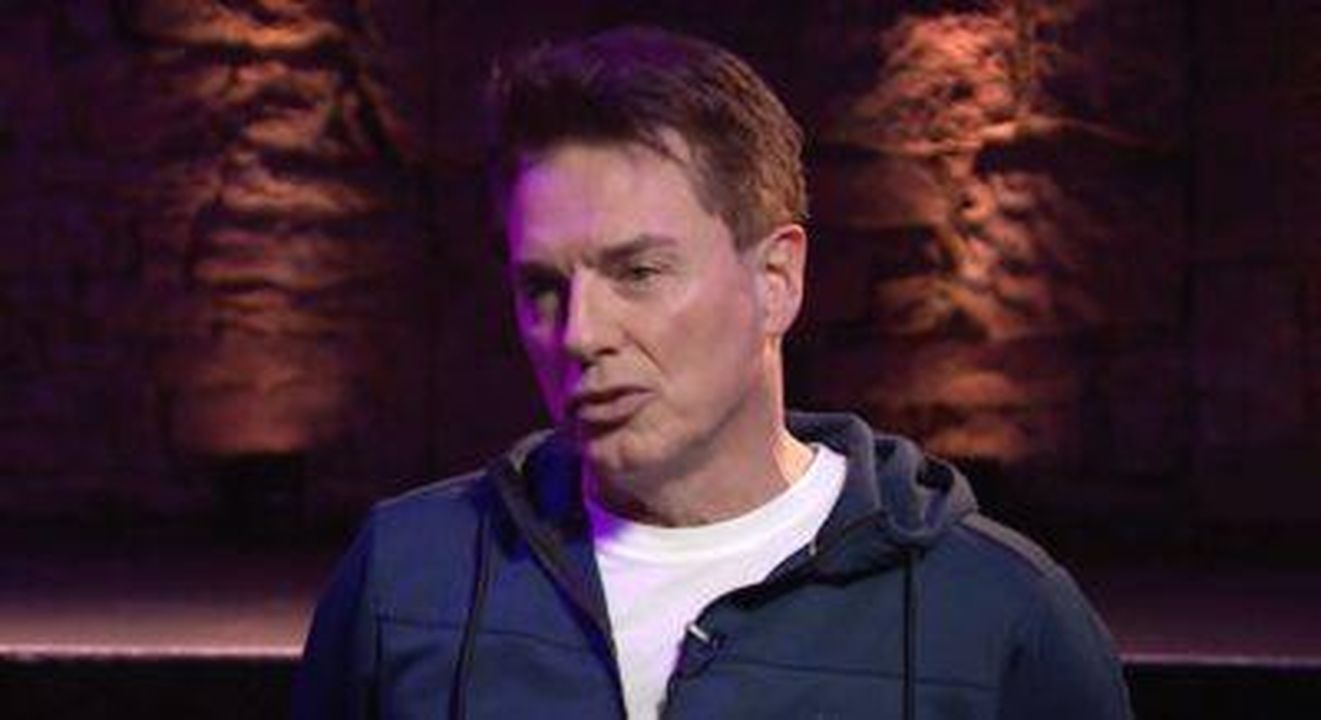 Cosa_ha_fatto_John_Barrowman_APrBPQicgT - Confidenze24 Source: YouTube - - John Barrowman durante un'intervista