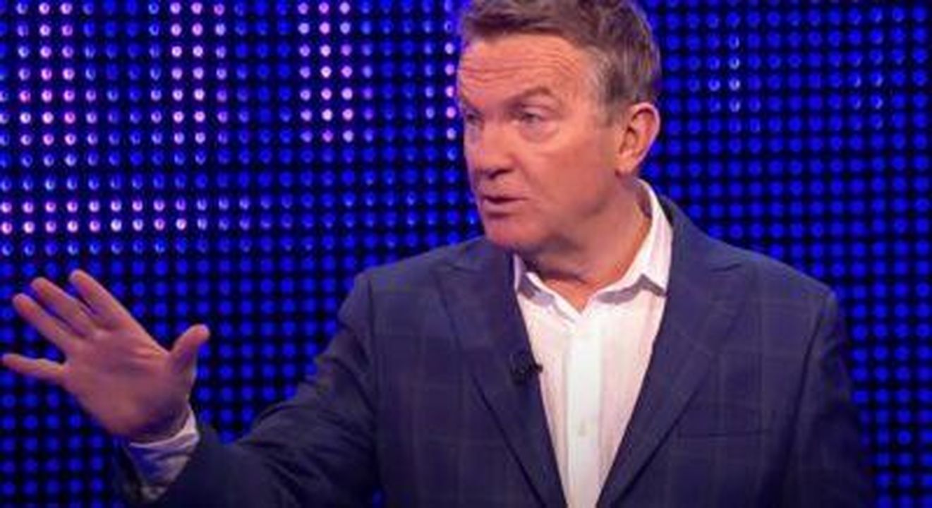 Cosa_significa_apparire_su_The_Chase_8BEJMbGDBy - Confidenze24 Source: YouTube - - Bradley Walsh era ‘molto diverso’ da come appare in TV