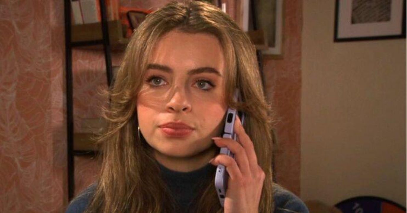 Daisy_fa_una_telefonata_segreta_mentre_la_rivalit_con_Jenny_cresce_5rqoAoV53O - Confidenze24 Daisy fa una telefonata segreta mentre la rivalità con Jenny cresce Daisy fa una telefonata sinistra su Coronation Street