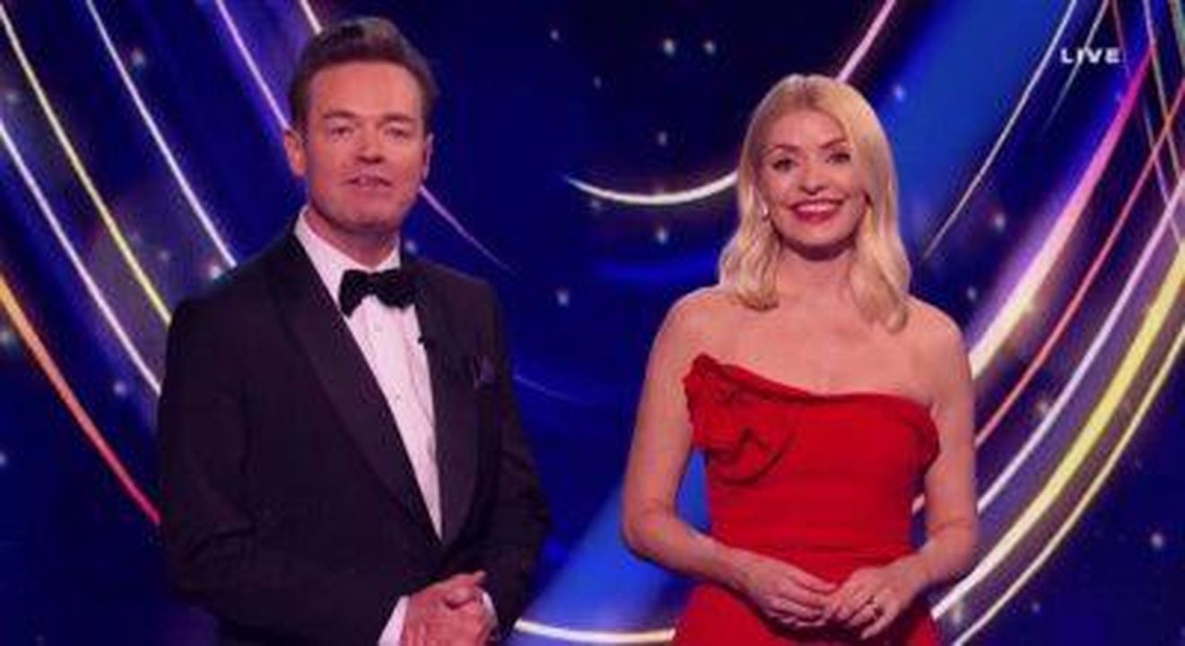 Dancing_On_Ice_news__calo_degli_ascolti_0wFTtbK4I2 - Confidenze24 Source: ITV - - I conduttori di Dancing On Ice Stephen Mulhern e Holly Willoughby