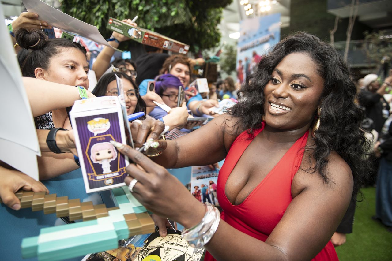 Danielle_Brooks_Brilla_al_Fan_Event_di_A_Minecraft_Movie_6NnxxwPa23 - Confidenze24 Source: Warner Bros. Pictures - - Danielle Brooks al Fan Event di 'A Minecraft Movie'