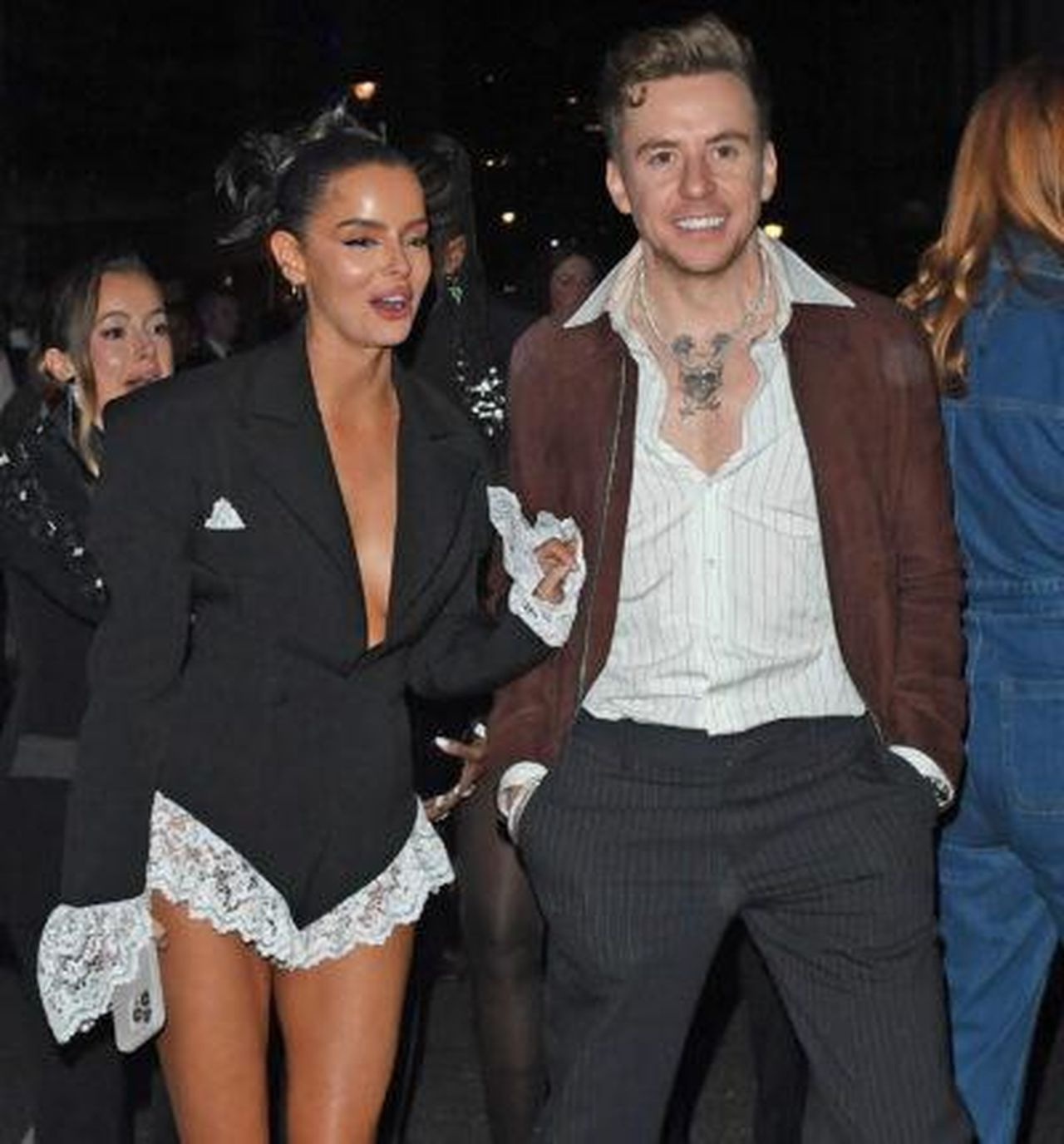 Danny_Jones_in_modalit_full_damage_control_qLTSva3cND - Confidenze24 Source: Credit: SplashNews.com - - Maura Higgins e Danny Jones sorridono ai BRITs