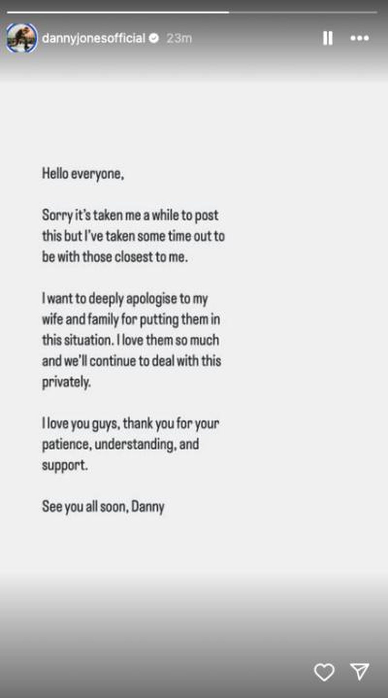 Danny_Jones_si_scusa_con_la_moglie_e_il_figlio_Nyo8ZevyHc - Confidenze24 Danny Jones si scusa con la moglie e il figlio Scusa di Danny Jones su Instagram