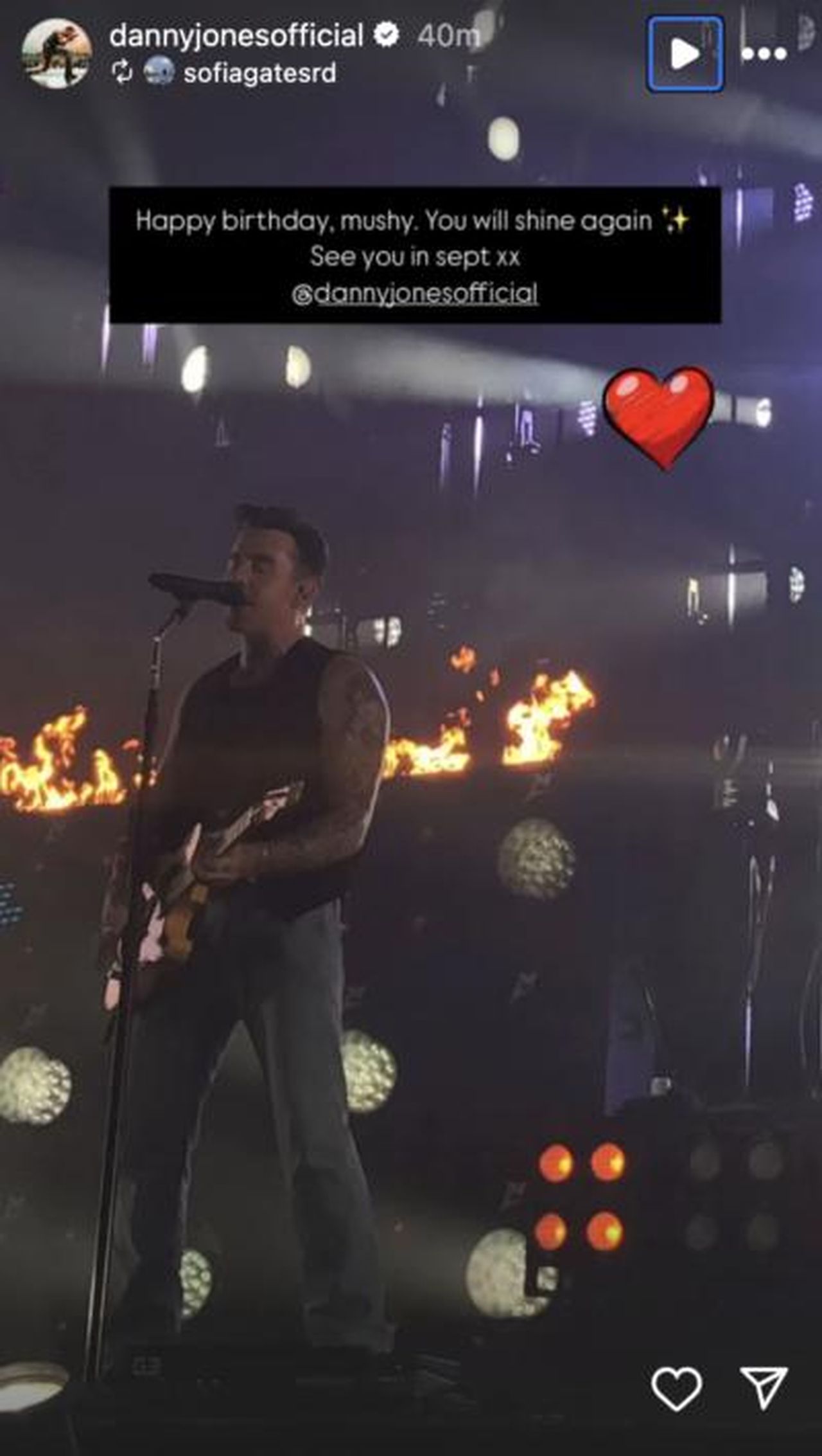 Danny_Jones_torna_sui_social_dopo_il_bacio_con_Maura_Higgins_QR4wlNNSqe - Confidenze24 Source: Instagram - - Danny Jones in una storia di Instagram