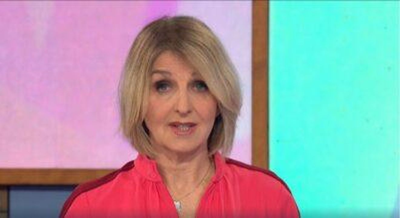 Denise_Welch_e_Kaye_Adams_si_scontrano_a_Loose_Women_KKB6ooqrF3 - Confidenze24 Source: ITV - - Kaye Adams a Loose Women