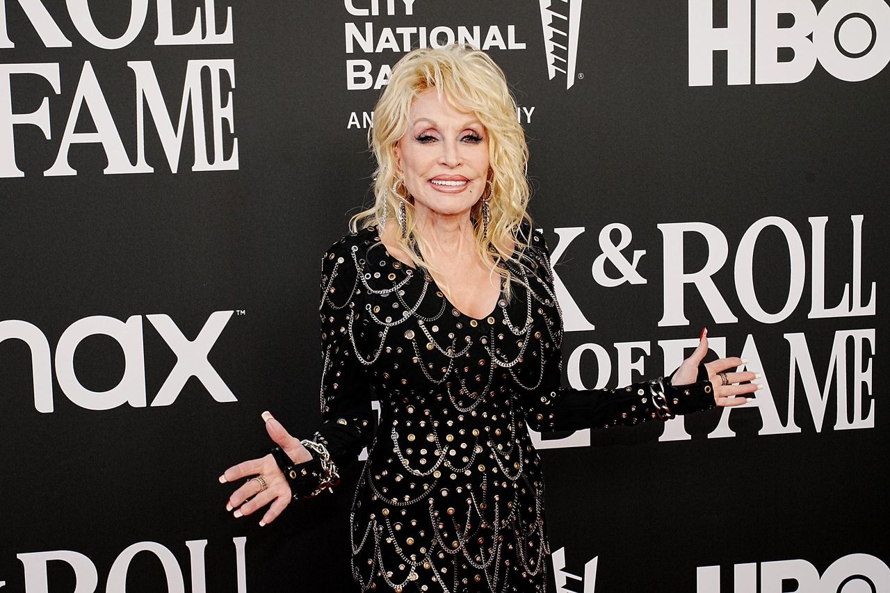 Dolly_Parton_e_Carl_Dean_un_amore_duraturo_eQVyS7LVoZ - Confidenze24 Source: Jeff Kravitz/FilmMagic - - La promessa di Dolly Parton al marito Carl Dean