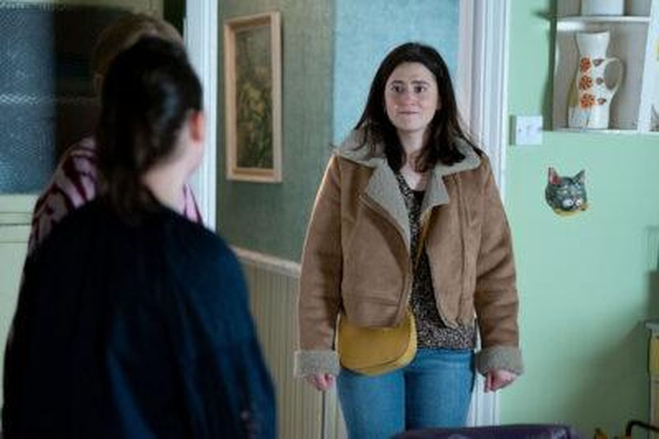 Dove__stata_Bex_prima_del_ritorno_in_EastEnders_w5yljHco3N - Confidenze24 Source: BBC - - Bex con la madre Sonia in EastEnders
