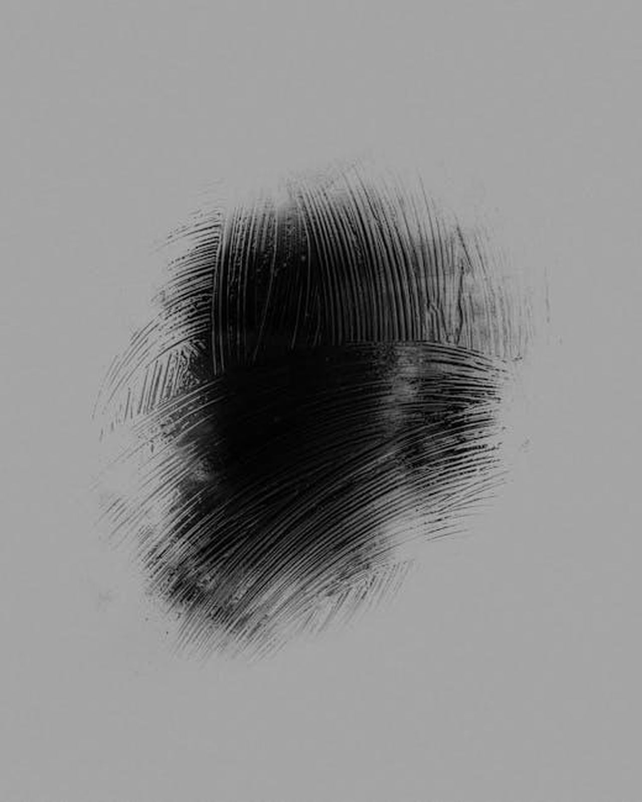 Drew_Difende_la_Sua_Posizione_e_Chiede_Prove_k4mQaLO4oW - Confidenze24 Source: Vitor Diniz - pexels - Abstract image of a black fingerprint on a light gray background.