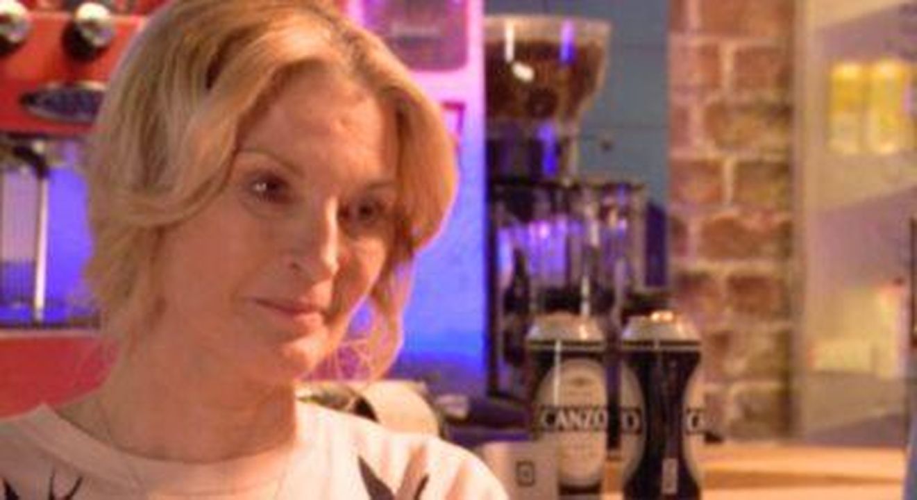 EastEnders_Harvey_e_Kathy_si_avvicinano_0QKnV3yh2u - Confidenze24 Source: BBC - Entertainment Daily - Kathy parla con Harvey