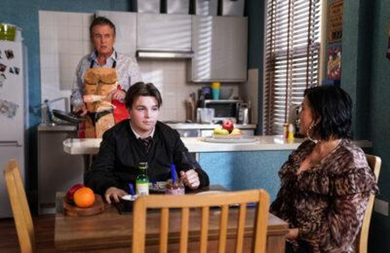 EastEnders_Le_difficolt_di_Lily_e_Tommy_KZdNL3p3wH - Confidenze24 EastEnders: Le difficoltà di Lily e Tommy Immagine di una trama incestuosa in EastEnders