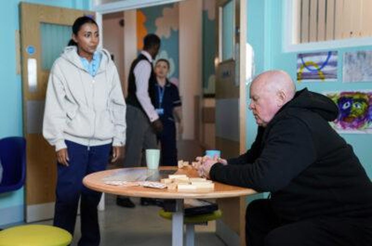 EastEnders_lepisodio_speciale_sulla_salute_mentale_di_Phil_Mitchell_aYKqWkBWWz - Confidenze24 Source: BBC - - La lotta di Phil mostrata sullo schermo