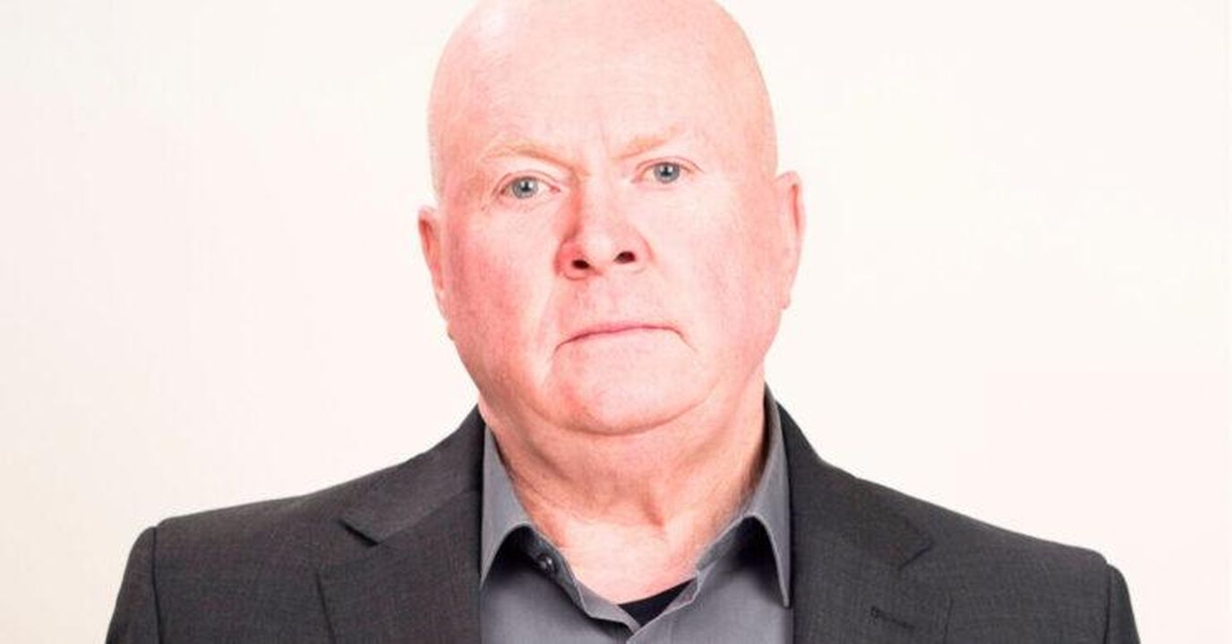 EastEnders_lepisodio_speciale_sulla_salute_mentale_di_Phil_Mitchell_zZYiYWTbGm - Confidenze24 EastEnders: l'episodio speciale sulla salute mentale di Phil Mitchell Promo di Phil di EastEnders