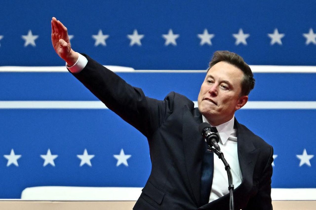 Elon_Musk_e_le_accuse_di_razzismo_mAedSzzh4Y - Confidenze24 Source: ANGELA WEISS - Getty - US-POLITICS-TRUMP-INAUGURATION