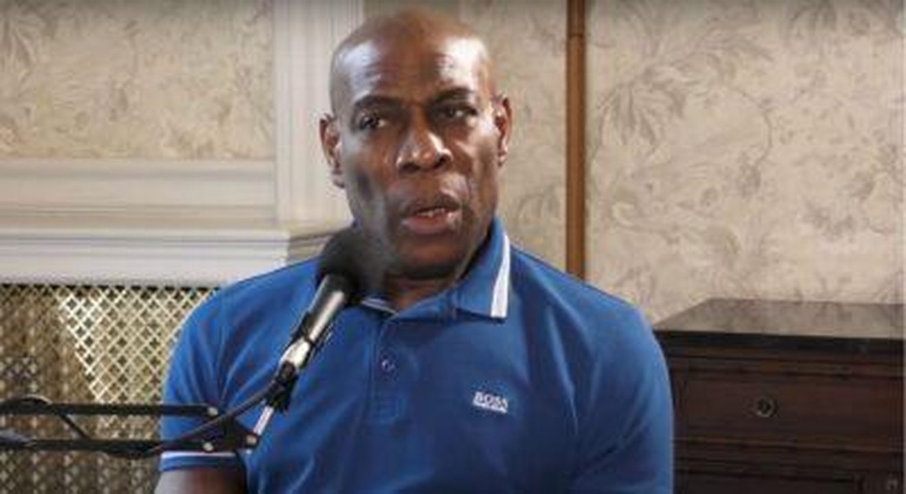 Emergenza_in_volo_per_Frank_Bruno_dHLQhDJVHm - Confidenze24 Source: Anything Goes With James English - YouTube - Frank Bruno parla in un podcast