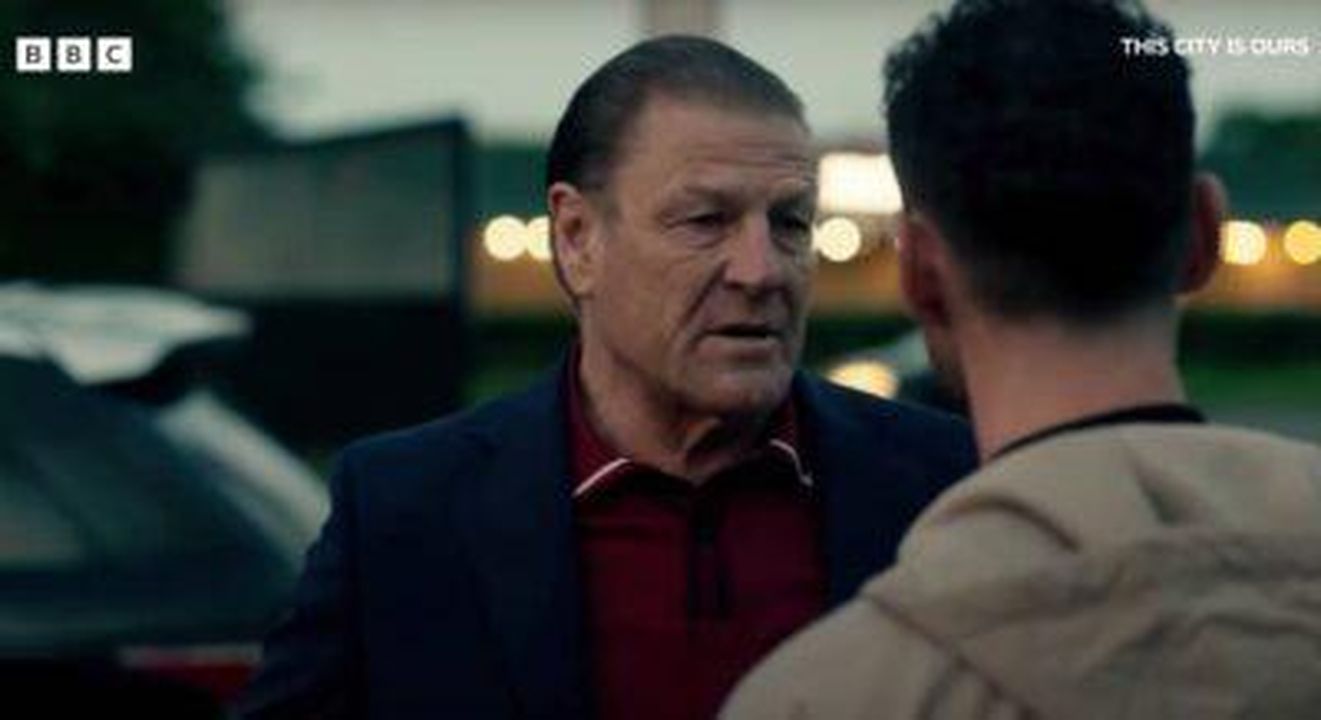 Ero_quasi_in_lacrime_GL7dRy0MRW - Confidenze24 Source: BBC YouTube - - Sean Bean in character in This City is Ours