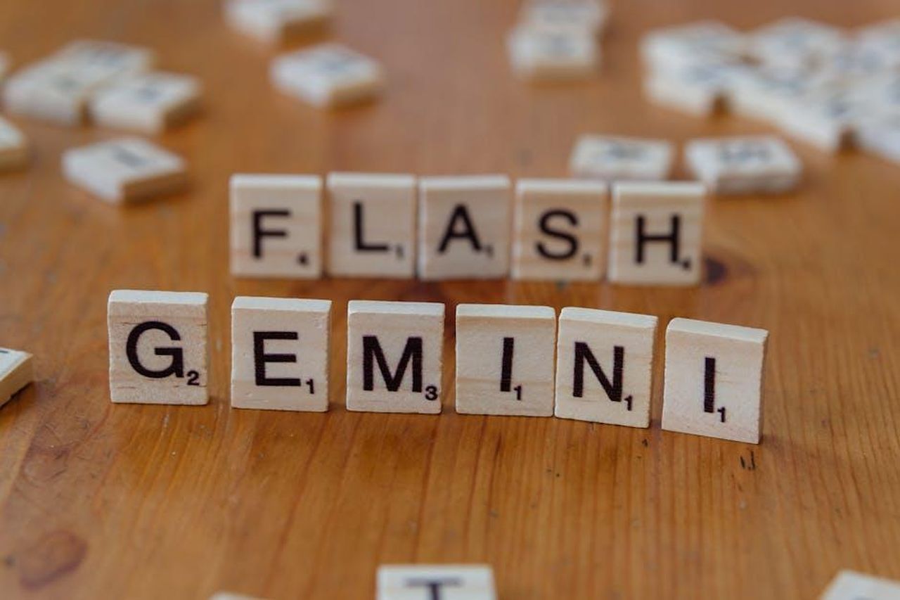 Gemelli_21_MAGGIO__21_GIUGNO_ThK8p7DDA5 - Confidenze24 Source: Markus Winkler - pexels - Wooden Scrabble tiles spelling 'Gemini' arranged on a wooden table.