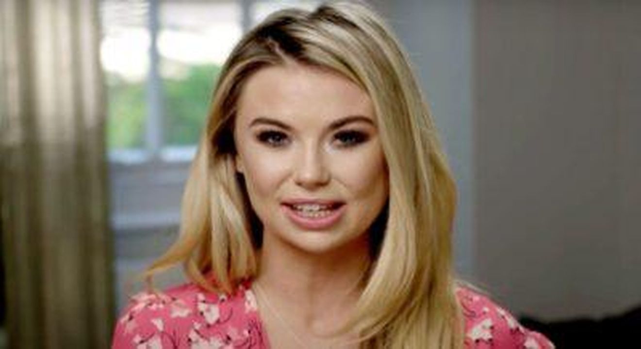 Georgia_Toffolo_e_James_hanno_dato_solo_48_ore_di_preavviso_agli_ospiti_CAcowh80gO - Confidenze24 Source: ITV / Youtube - - Georgia Toffolo sorridente su I'm A Celeb