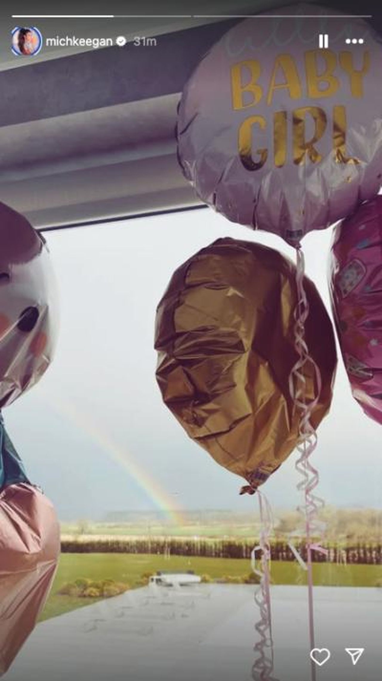 Grazie_pFhIWB9kKw - Confidenze24 Source: Michelle Keegan - Instagram - Palloncini e un arcobaleno a casa di Michelle Keegan