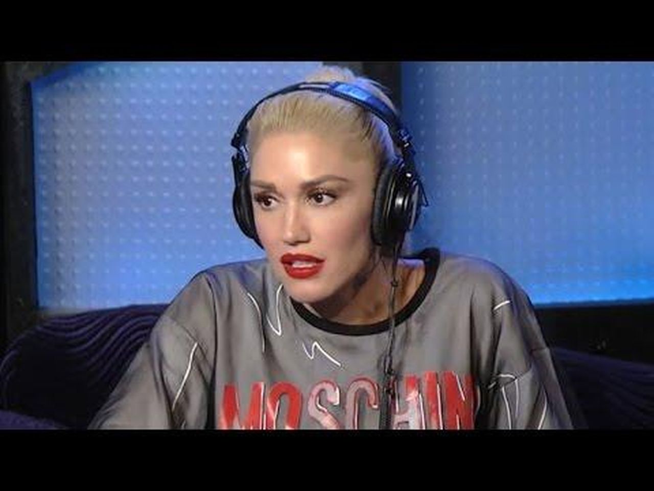 Gwen_dice_che_incontrare_Blake_Shelton__stata_una_seconda_possibilit_nella_vita_f3hoEVGUlO - Confidenze24 Source: YouTube - - Gwen Stefani si commuove parlando della sua separazione