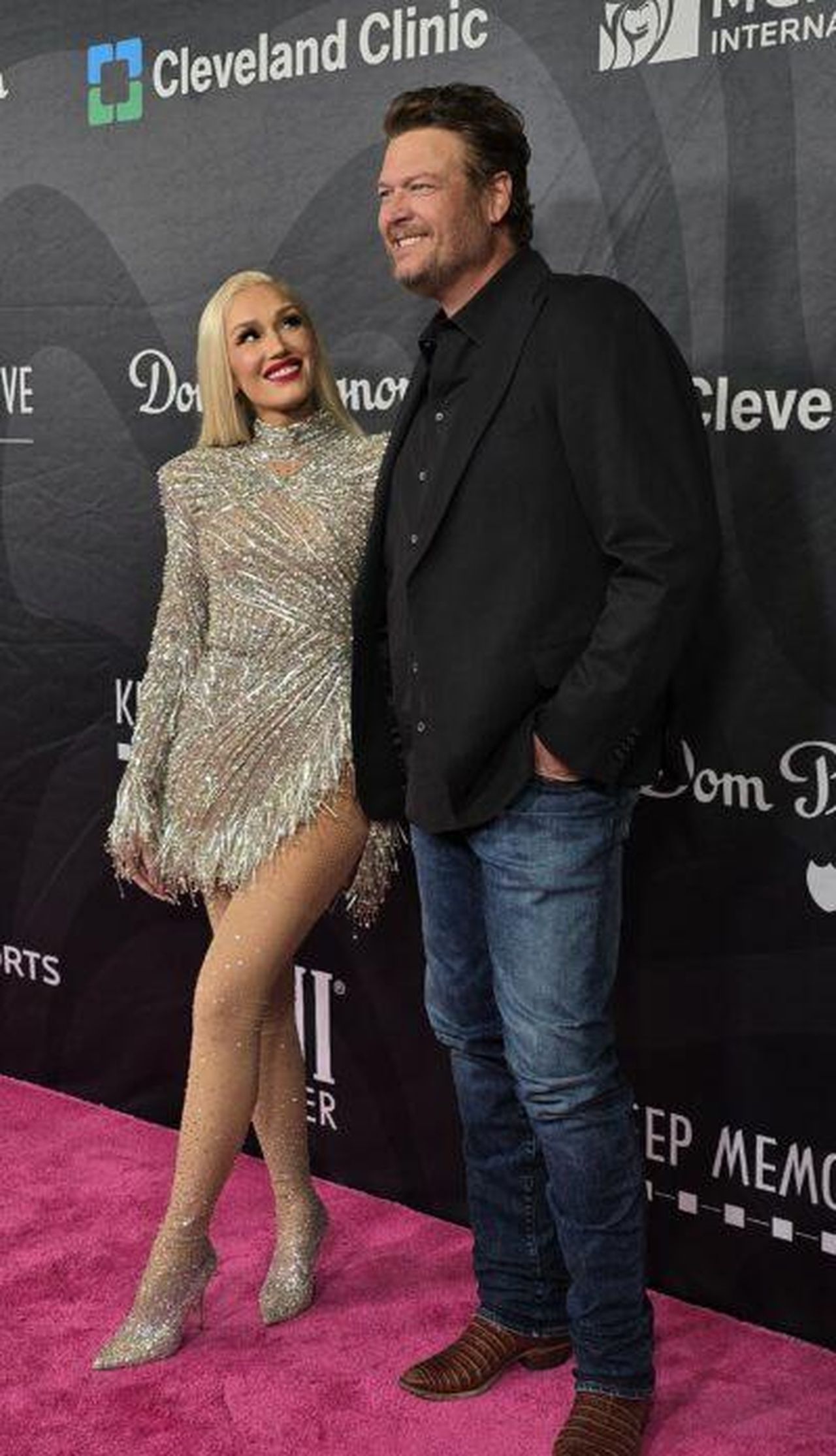 Gwen_dice_che_incontrare_Blake_Shelton__stata_una_seconda_possibilit_nella_vita_z3MDoRt9Uz - Confidenze24 Source: Splashnews.com - - Gwen e Blake Shelton sorridenti