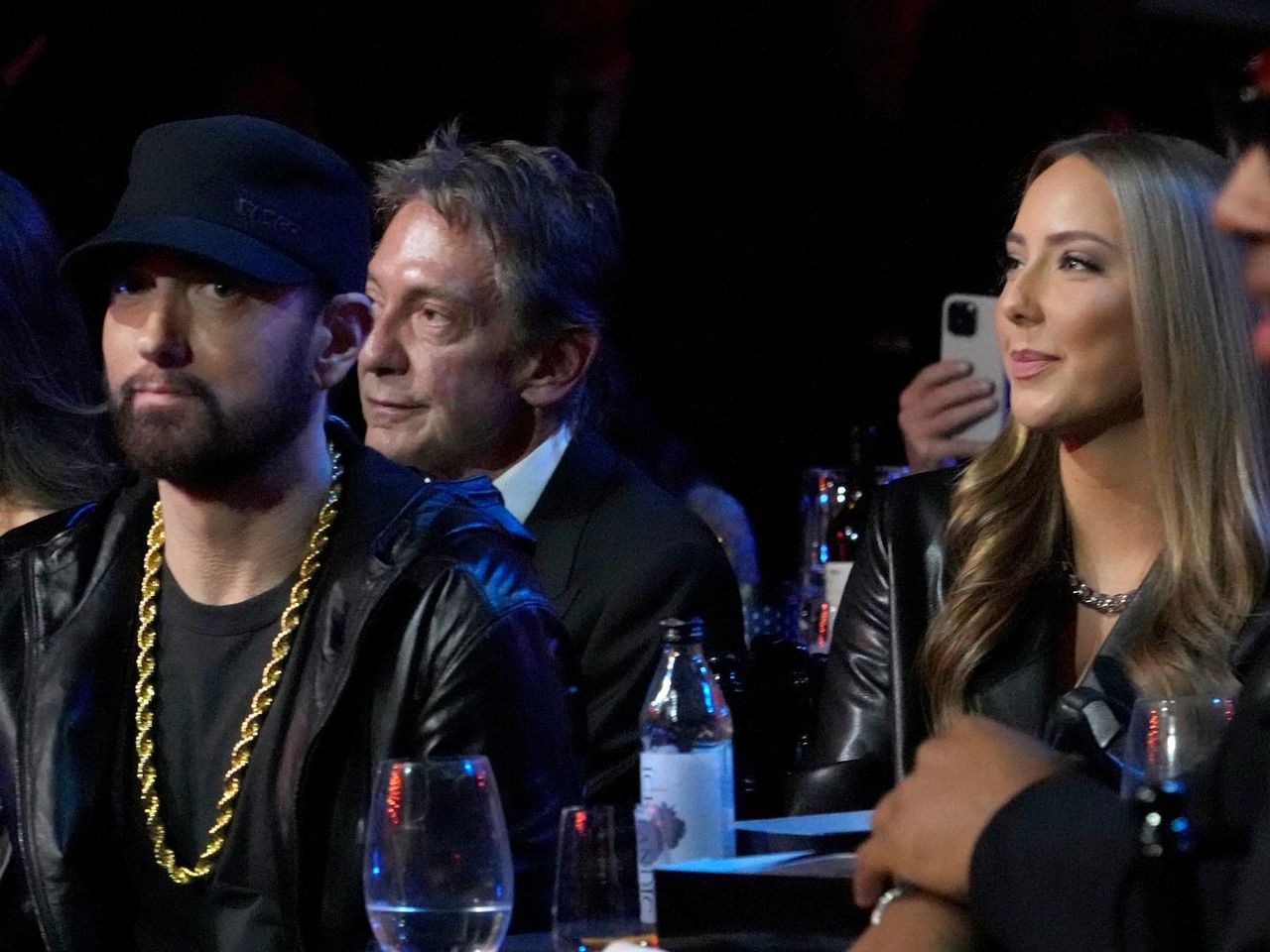 Hailie_Jade_mostra_il_suo_stile_materno_in_un_outfit_elegante_CTYF7PzBUw - Confidenze24 Source: Kevin Mazur/Getty Images for The Rock and Roll Hall of Fame - - Eminem e figlia Hailie