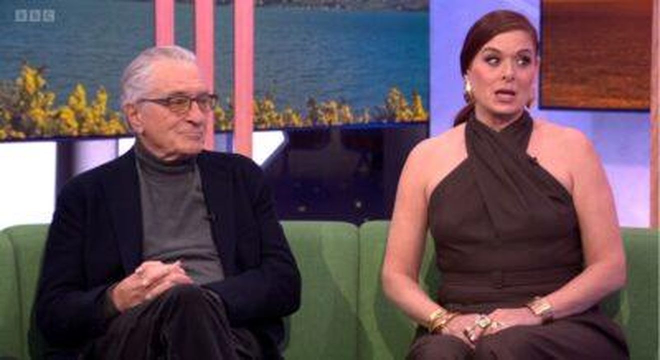I_fan_criticano_Robert_De_Niro_su_The_One_Show_8zD7uZgvAY - Confidenze24 Source: BBC - - Robert De Niro e Debra Messing su The One Show