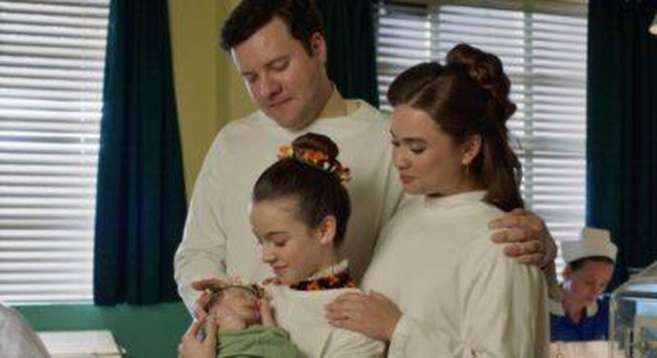 I_metri_da_sarta_non_mentono_SOKPUwHDIr - Confidenze24 Source: BBC iPlayer - - Nancy ha avuto un bambino!