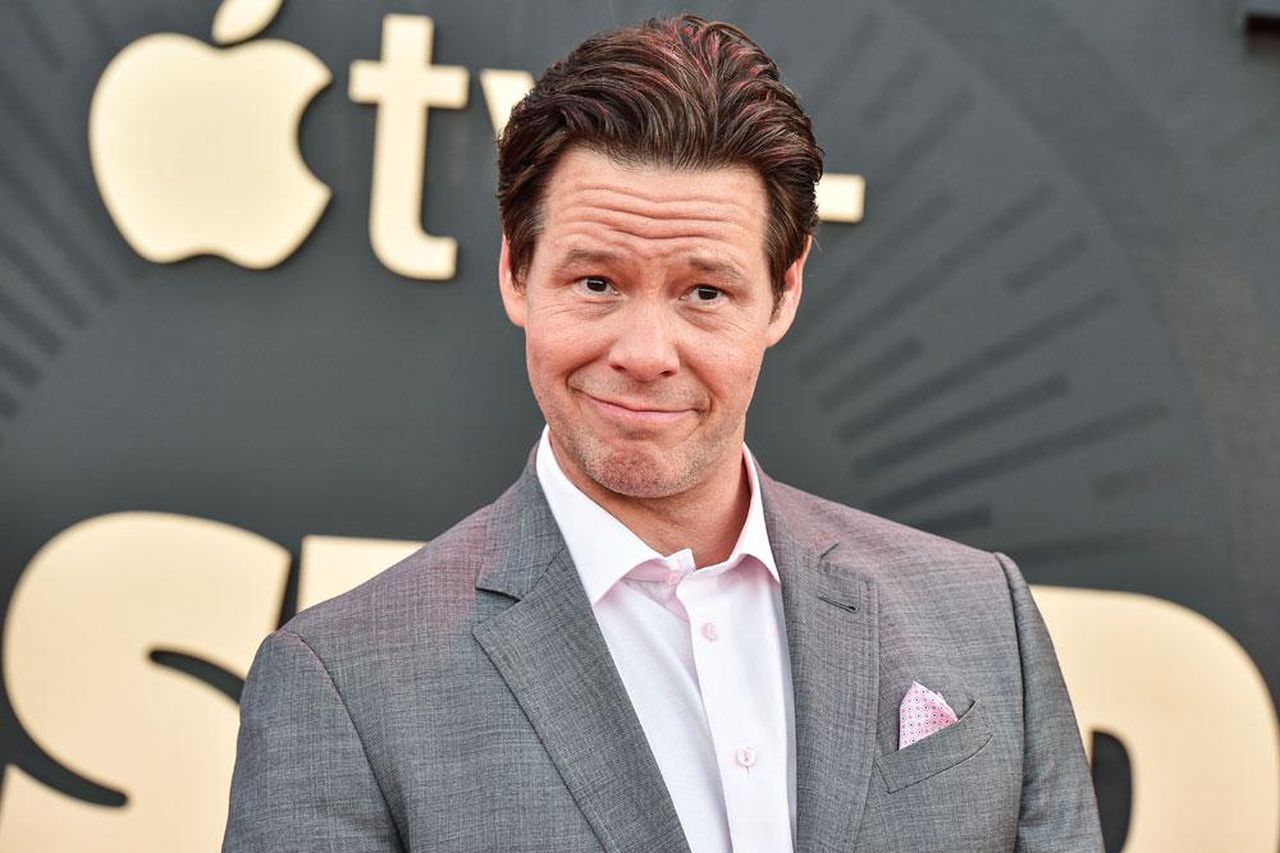 Ike_Barinholtz_e_il_suo_approccio_al_trattamento_della_perdita_dei_capelli_lwHizUBY8d - Confidenze24 Ike Barinholtz e il suo approccio al trattamento della perdita dei capelli Ike Barinholtz mentre parla di PRP