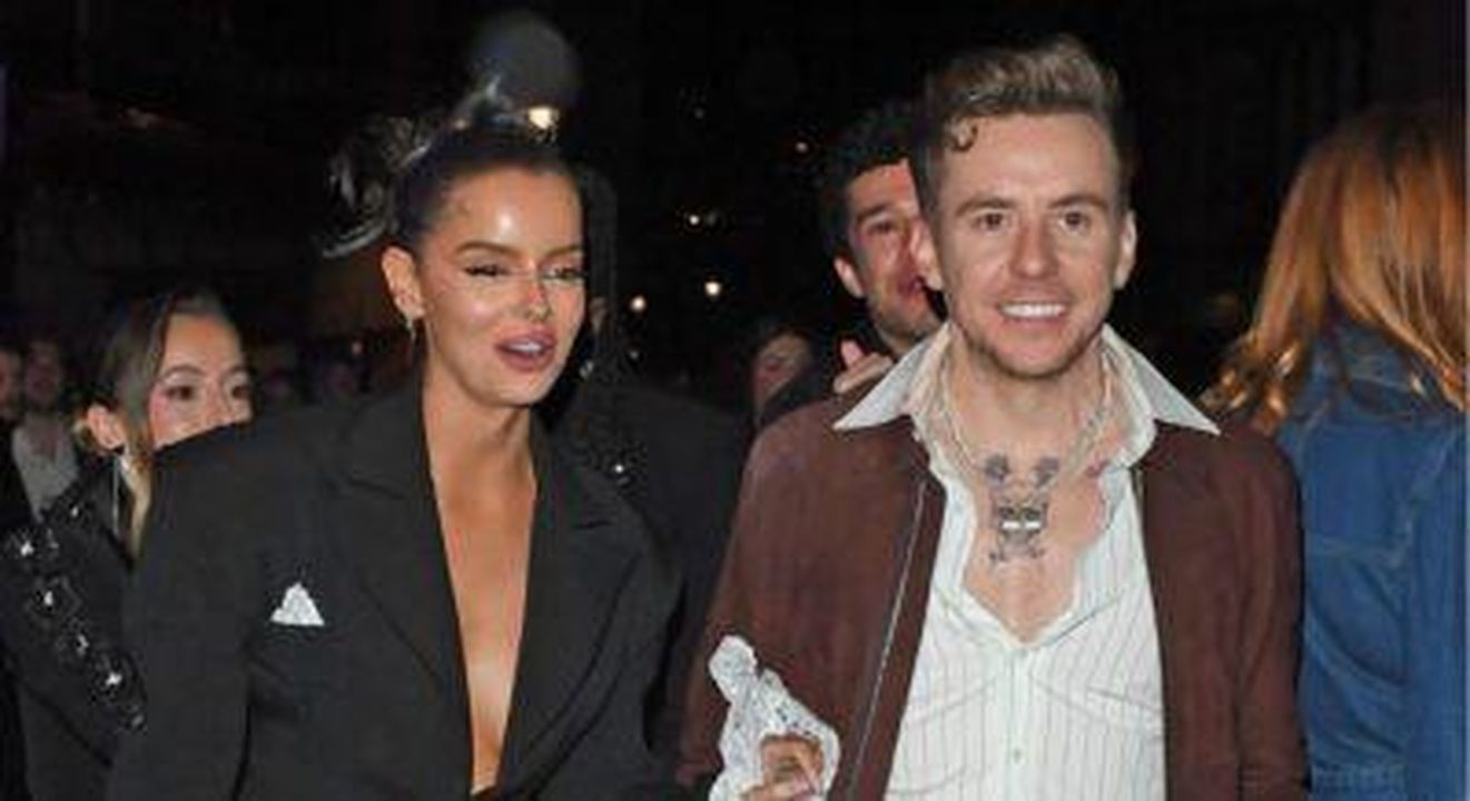 Il_bacio_tra_Danny_Jones_e_Maura_Higgins_IHWYftrQSo - Confidenze24 Source: SplashNews.com - - Danny Jones e Maura Higgins ai BRITS
